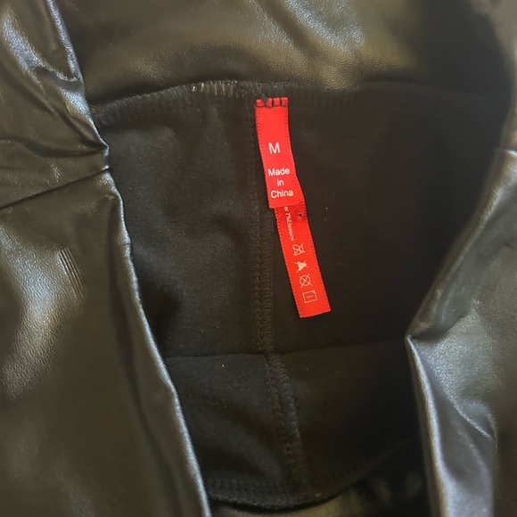 Spanx leggings in black. - Picture 2 of 4